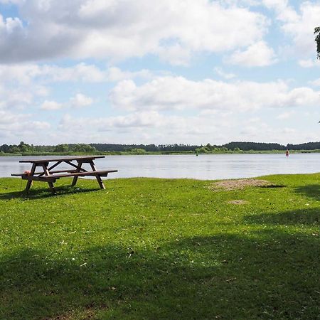 Komplett Laegenhet Med Sjoeutsikt Malmon Buitenkant foto