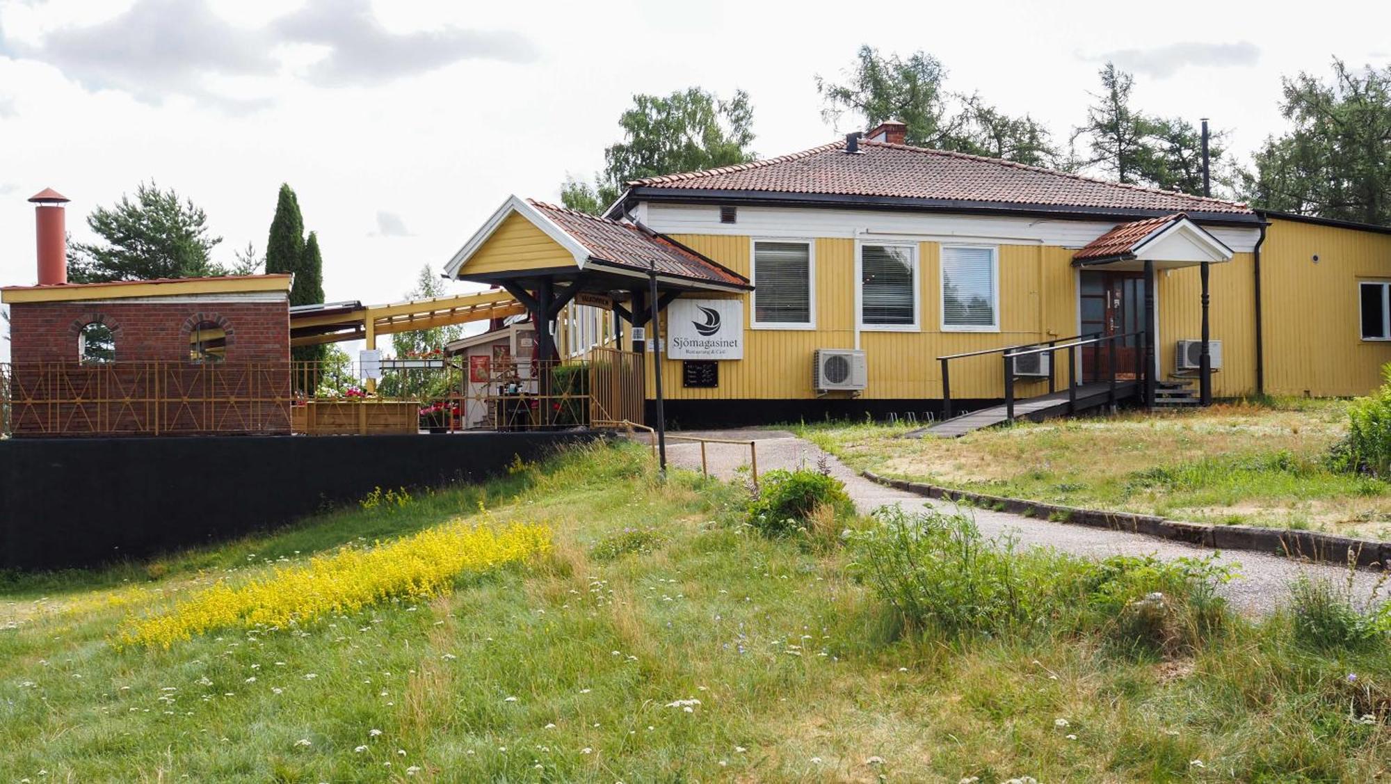 Komplett Laegenhet Med Sjoeutsikt Malmon Buitenkant foto