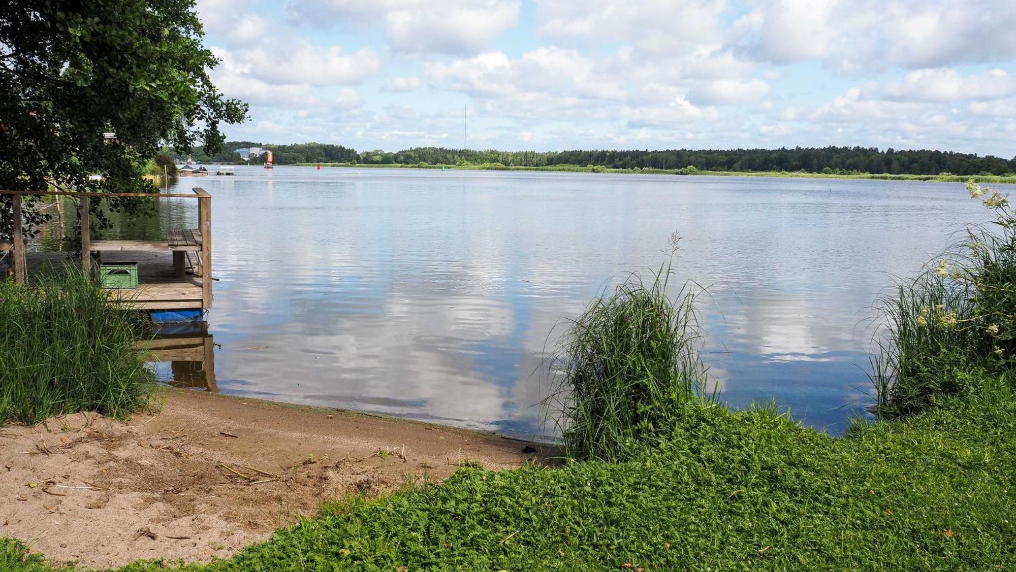 Komplett Laegenhet Med Sjoeutsikt Malmon Buitenkant foto